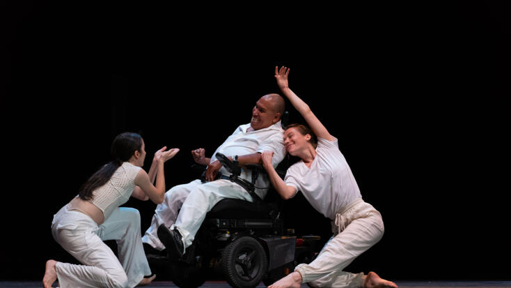 Monaco Dance Forum : "Lever les yeux" par Cécile Martinez