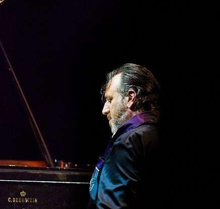 Concerto - "Chilly Gonzales, A Very Chilly Christmas"